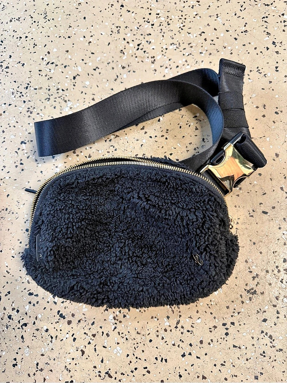 lululemon Everywhere Belt Bag *Plush Fleece Black Crossbody Bag